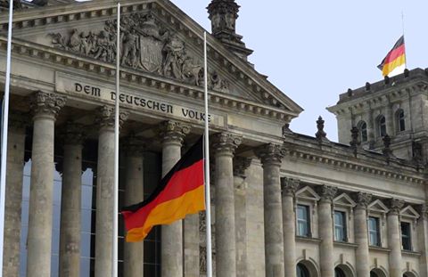 Halbmast am Bundestag für Philip Mißfelder