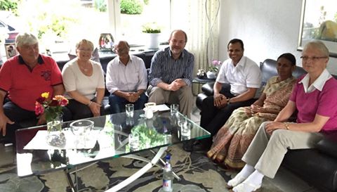 Abschiedsbesuch bei den Eltern des Eiserfelder Paters Antony