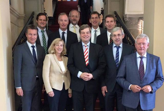 Volkmar Klein mit Verkehrsstaatssekretär Enak Ferlemann gemeinsam mit den südwestfälischen Kollegen aus Landtag und Bundestag